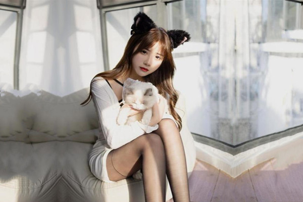 苦等一夜 26岁大 胸 美女姗姗来迟 杏 眼 含 情 情 趣 诱 惑 激 情 交 合 一 番